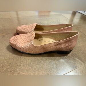 Trotters NIB Liz lll Elegant Blush Pink Woven Herringbone Loafers- size 5.5